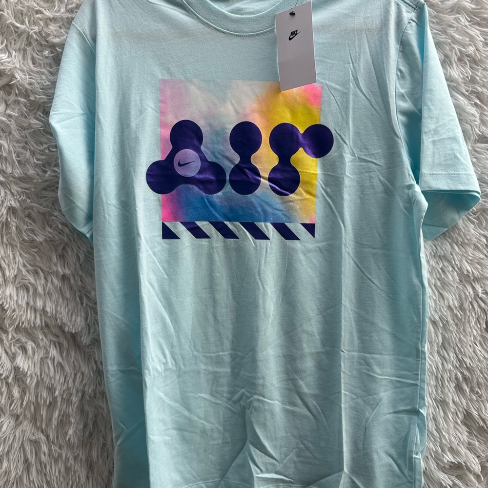 Nike Aqua T-Shirt with Vibrant Graphic